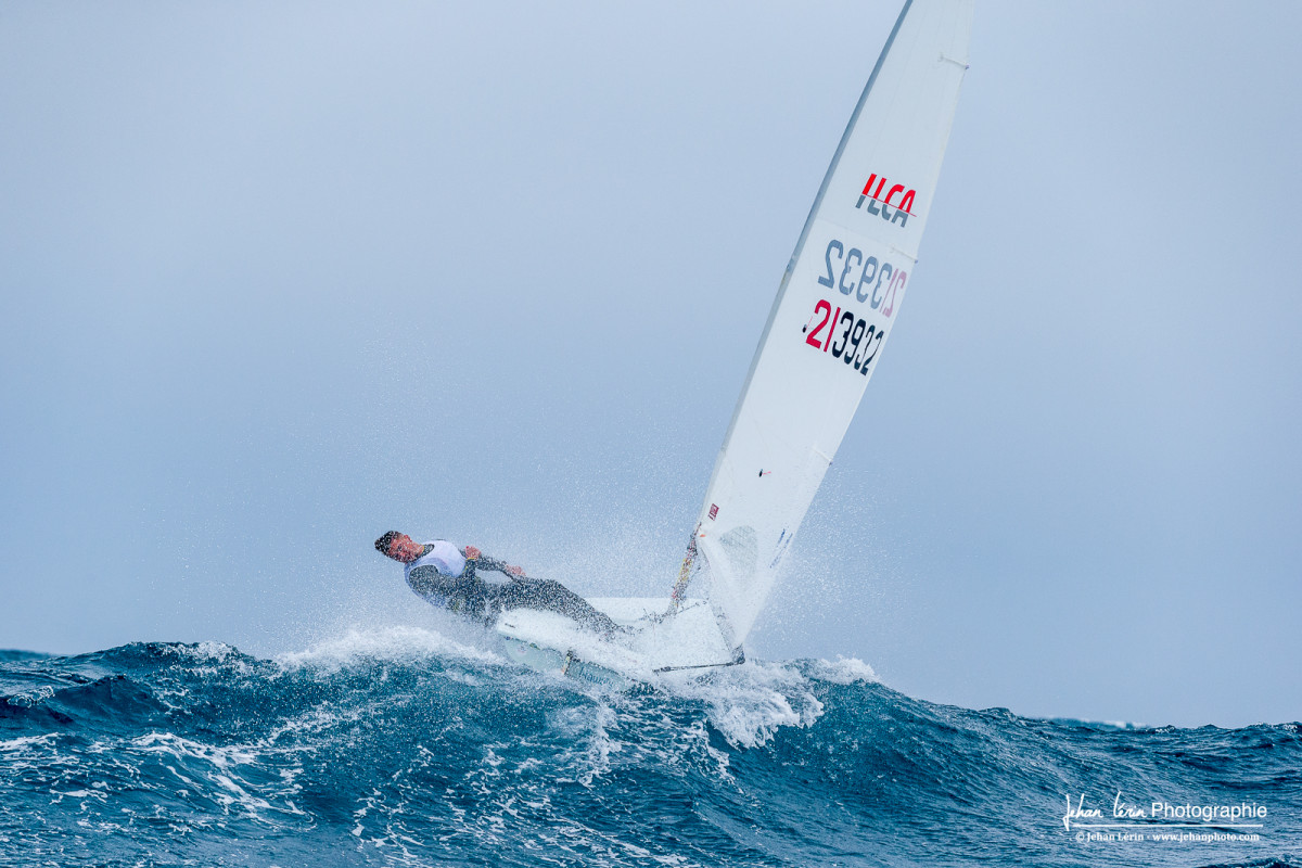 Zaki Karassane sur le haut de la vague