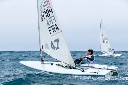 JB Bernaz et les ILCA du Yacht Club de Cannes dans la brise